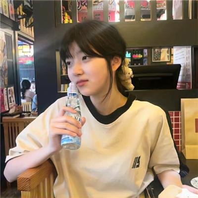 当年不肯嫁春风无端却被秋风误